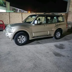 Mitsubishi Pajero 2005