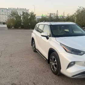 Toyota Highlander 2022