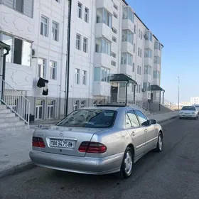 Mercedes-Benz E320 2002