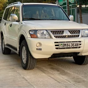 Mitsubishi Pajero 2005