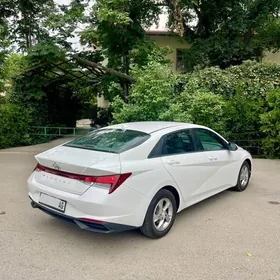 Hyundai Elantra 2021