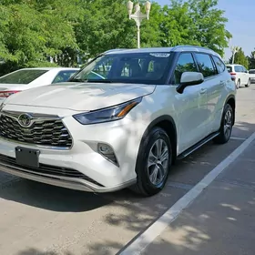 Toyota Highlander 2021