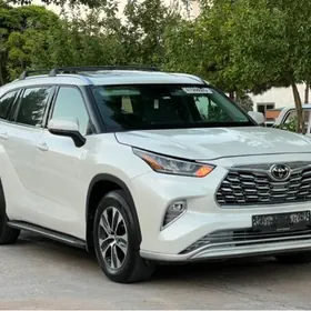 Toyota Highlander 2021