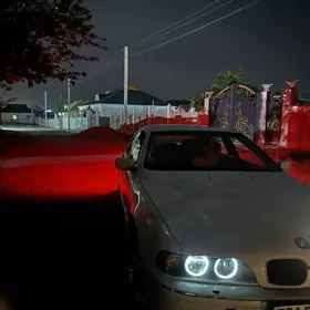 BMW E39 1998