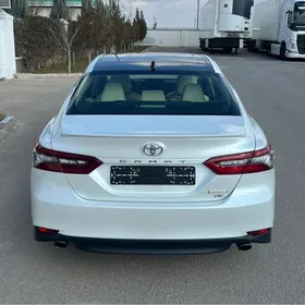 Toyota Camry 2021
