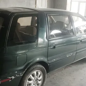 Mitsubishi Chariot 1993