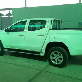 Mitsubishi L200 2021