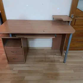 стол компьютерный