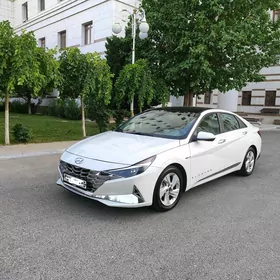 Hyundai Elantra 2022