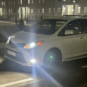 Toyota Sienna 2010