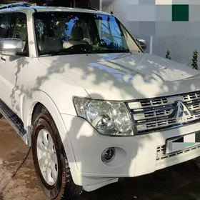 Mitsubishi Pajero 2010