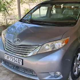 Toyota Sienna 2012
