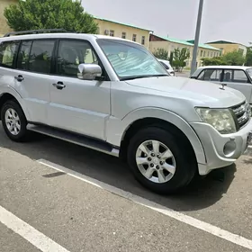 Mitsubishi Pajero 2013