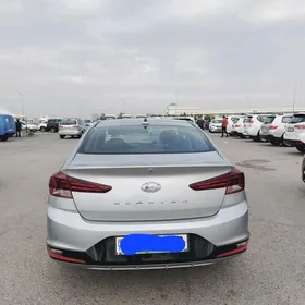 Hyundai Elantra 2020