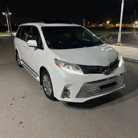 Toyota Sienna 2016