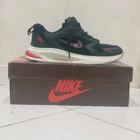 Nike спорт кроссовки