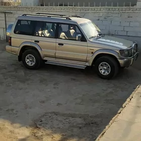 Mitsubishi Pajero 1993