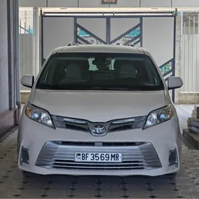 Toyota Sienna 2018