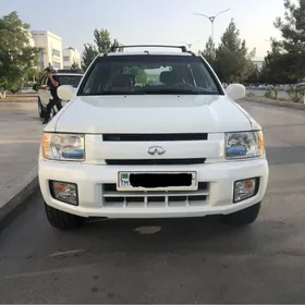 Infiniti QX4 2001