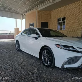 Toyota Camry 2021