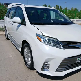 Toyota Sienna 2018