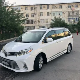 Toyota Sienna 2016