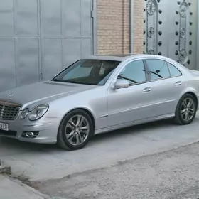 Mercedes-Benz E320 2003