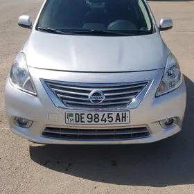Nissan Versa 2012