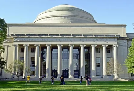 QS World University Rankings dünýäniň iň gowy uniwersitetleriniň täzelenen reýtingini çap etdi