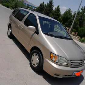 Toyota Sienna 2002
