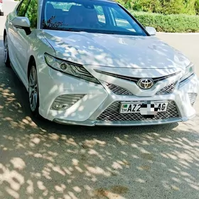 Toyota Camry 2019
