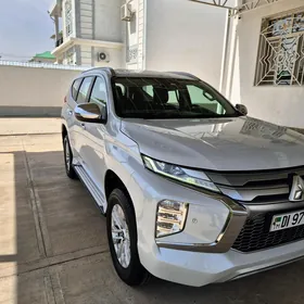 Mitsubishi Pajero 2020
