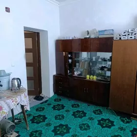 плановый дом в общем дворе