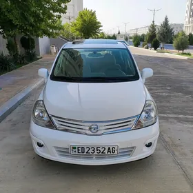 Nissan Tiida 2010