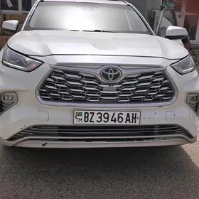 Toyota Highlander 2021