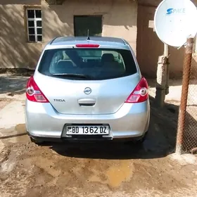 Nissan Tiida 2010
