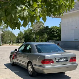 Mercedes-Benz E320 1999