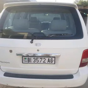 Kia Sedona 2004