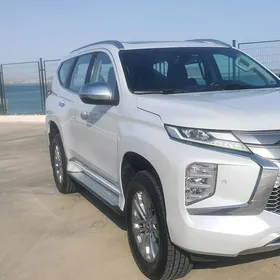 Mitsubishi Pajero 2020