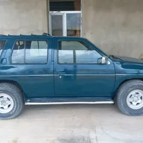 Nissan Pathfinder 1994