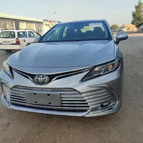 Toyota Camry 2021