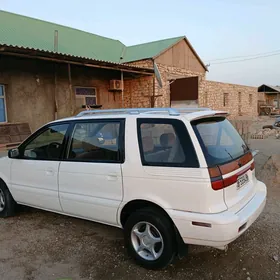 Mitsubishi Chariot 1994