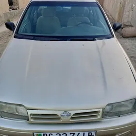 Nissan Primera 1992