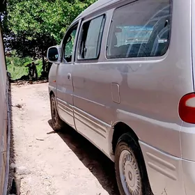 Hyundai H-1 2003