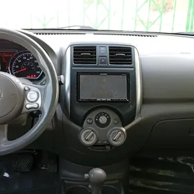 Nissan Versa 2011