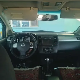 Nissan Versa 2011