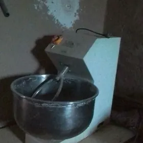 Hamur ýugurýan