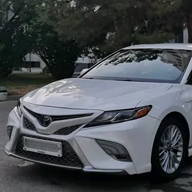 Toyota Camry 2018