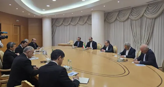 Raşid Meredow Aşgabatda Eýranyň daşary işler ministri bilen duşuşyk geçirdi