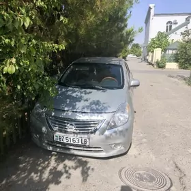 Nissan Versa 2011
